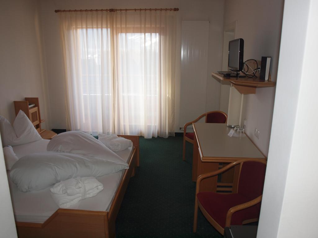 Sporthotel Rasen Rasùn di Sotto Exteriör bild